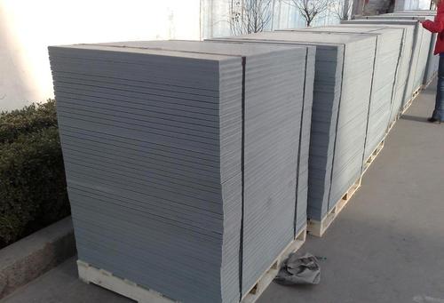 <a href=http://www.yhbiz.cn/ target=_blank class=infotextkey>免燒磚托板</a>的種類